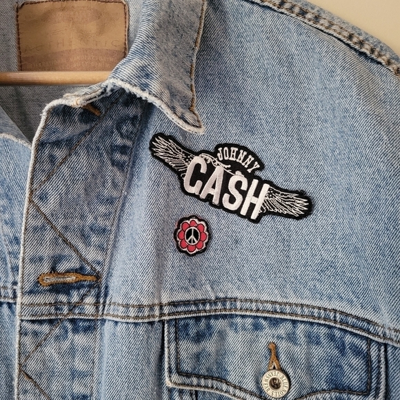 Vintage 90s Light Wash Denim Trucker Jacket with Johnny Cash Patches Size L - Picture 5 of 9